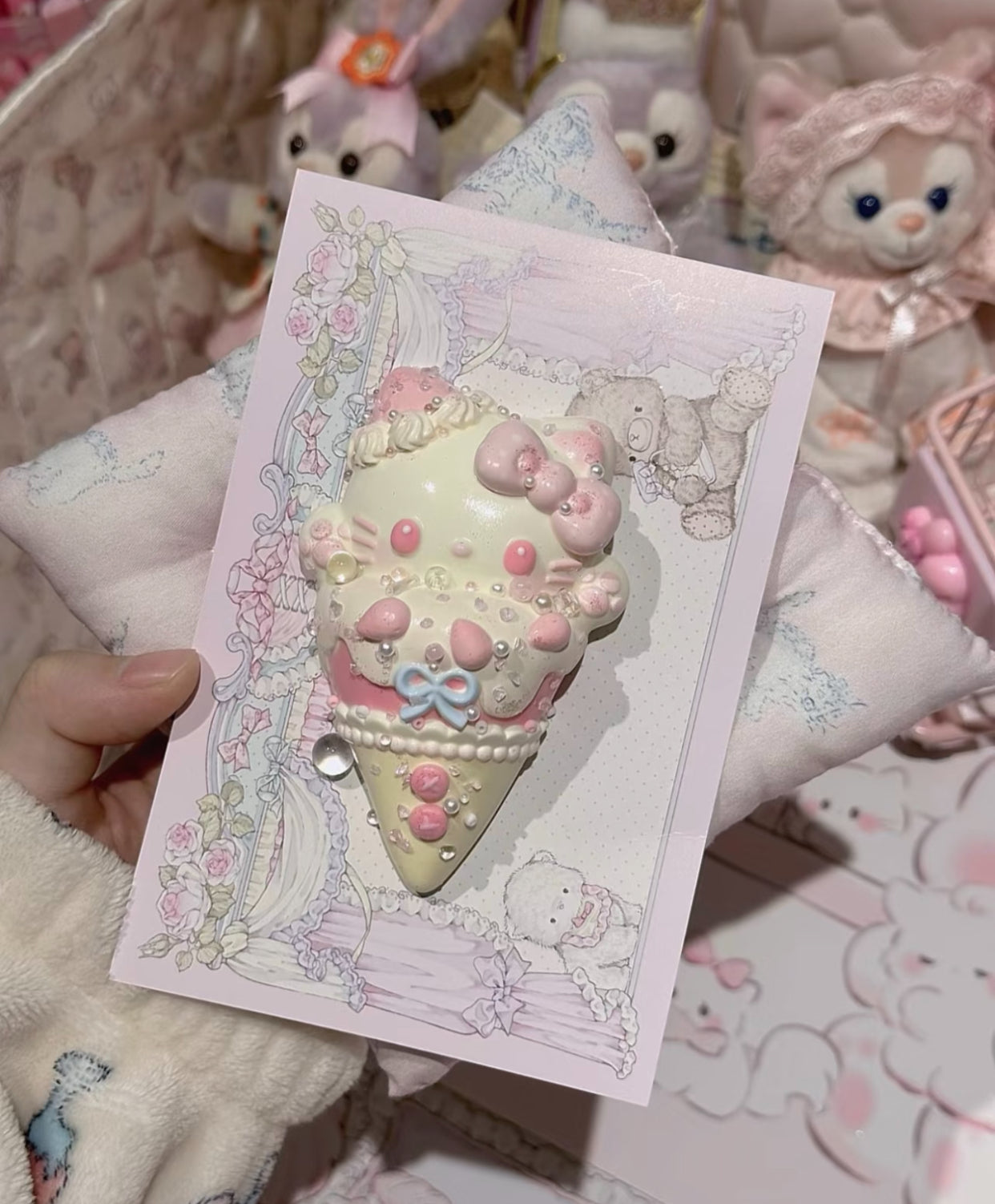 Cat strawberry cone ruirui squishy toy
