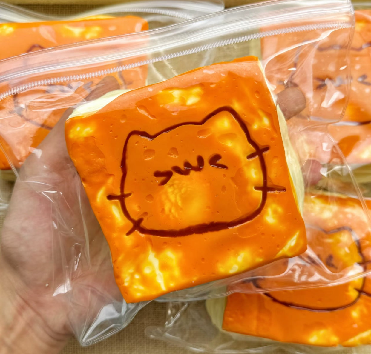 Cat Loaf ruirui Squishy toy