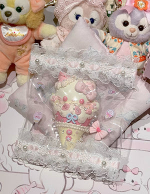 Cat strawberry cone ruirui squishy toy